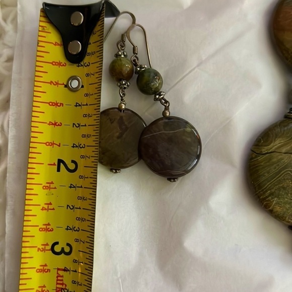 Stunning BCBG Stone Choker Necklace with Matching Dangle Earrings! 🤩🛍️💕 - Picture 6 of 6